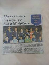10 Kasım 1981 - Fenerbahçe takımında 5 güreşçi, Spor Akademisi'nde öğrenci - Minderlere artık kültürlü sporcu geliyor - Kaleciliğe doyamadı - Mete şimdi de Sirkeci Süleymaniye fileleri önünde bekçilik ediyor- Gazete haberi - Tek Yaprak Arkalı Önlüdür