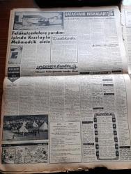 Vatan Gazetesi - 22 Mayıs 1957 - Makarios New York'a Gideceğini Bildirdi - Kasımpaşa'da Bulunan Dalgıç Okulu Ve İle Seyir Ve Hidrografi Dairesi Çubuklu'da Yeni Binasına Taşındı - Devlet Personel Kanunu Geri Kaldı - Buğday Fiyatına Yapılan Zam İyi Karşılanmadı - Judo Güreşi - Osman Bölükbaşı İmar İşini Tenkid Etti - CHP Seçim Hileleri Adlı Bir Kitap Hazırlıyor - Pamukçuluk Kongresi Devam Ediyor - Ataç'ın Öfkesi Yazan Azra Erhat - Eflatun Kız Yazan Nihal Yeğinobalı Yazı Dizisi - Berbat Süleyman'ın Duruşmalarını Yazmak Yasak Oldu - Fikret Akdora'nın İnsanlar Arasında isimli Şiir Kitabı Toplattırıldı - Siyah Kalem Yazan Ahmet Kutsi Tecer Köşe Yazısı - Havalarda 70.000 Km. Yazan Ahmed Emin Yalman Yazı Dizisi - Hikmet Baydur'un Semineri - Deprem Bölgesinde Bir Gezi Yazan Naim Tirali Yazı Dizisi - Batakhane İnsanları Yazan Adnan Veli Yazı Dizisi - 1001 Gece Masalları Hazırlayan Suat Taşer Yazı Dizisi - Vidi Vidi Çizen Walter Lantz - Mehmet Ali Has-  Lefter Küçükandonyadis'in Gollük Pası