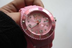 ice watch    KOL SAATİ  SAAT detay resımlerde (DELİKLİ RAF KUTU