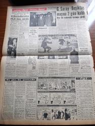 Vatan Gazetesi - 9 Ocak 1959 - Sirkeci İnfilakından Sonra Çıkarılan Ceset Sayısı Dün 29'u Buldu - İnfilak Olayının Hayattaki Tek Suçlusu Olarak Görülen Kumlu Maden Şirketinin Gemlik'teki Sahibi Fehmi Moralı  Yakalandı - İnfilakın Olduğu Yerde 2 Kol 2 Bacak Bulundu - General De Gaulle Cumhurbaşkanı Oldu - Adnan Menderes Ve Basın Yazan Ahmet Emin Yalman Köşe Yazısı - Ay Tutulduğu Gece Yazan Kemal Bilbaşar Yazı Dizisi - Fidel Castro Kimdir - Almanya'da Başarı Kazanan Bir Türk Ressamı Adnan Turani- Küba'da Yeni Bir Diktatöre İmkan Verilmeyecek - Hilton'da Bir Yılda 50.244 Kişi Kaldı - Sovyet Rusya'da İdam Hazırlıkları - Osman Bölükbaşı'nın Duruşmasına Devam Edildi - Briç Masasında Cinayet Yazan Agatha Christie Yazı Dizisi - Otto Gillenthal Motorsuz Uçakla Uçuyor - Galatasaray Beşiktaş Maçına 2 Gün Kaldı - Dün FİLA başkanı Coulon'a Mektup Yazan Vehbi Emre - Fenerbahçeli Güreşçileri Mustafa Çakmak Çalıştıracak - Beşiktaş Antrenörü Remondini İtalya'ya Gidiyor - Rüzgar Çelebi Çizen Guy Bara