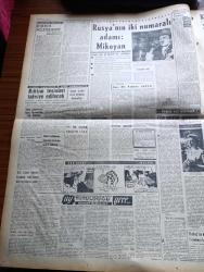 Vatan Gazetesi - 17 Ocak 1959 - Hukuk Devletine Doğru Yazan Ahmet Emin Yalman Köşe Yazısı - Büyük Millet Meclisinin Dün Yaptığı Toplantıda Amerika'ya Yeni Bazı İmtiyaz Tanınması Teklifi Tenkid Edildi - Tamir Edilmek Üzere Haliçe Alınan Köprü Kadıköy İskelesi Camialtı Tersanesi Önünde Batmıştır - Memur Zamları İçin Tasarı 3 Gün İçinde Meclise Geliyor - Eskişehir Emniyet Müdürü Şevket Asbuzoğlu İstifa Etti - CHP Meclisine Hürriyet Partili Yedi Lider Girdi - İmroz'un Makinelerinde Hasar Az Yanık Geminin Sigorta Bedeli 1.600.000 Lira - Ay Tutulduğu Gece Yazan Kemal Bilbaşar Yazı Dizisi - Rusya'nın İki Numaralı Adamı Mikoyan - Salıpazarı Karaköy Rıhtım Tesisleri Takviye Edilecek - Galatasaray Lisesi İdaresi Kızamık Vakasına Dair Açıklama Yaptı - Taş Devri Çizen Mıstık - Sümerbank Ayakkabı Fiyatını %30 40 Arttırdı - Füze Yapan Dahi Türk Genci İrfan Mavruk Bir Konferans Verecek - İstanbul Radyosunda İpana Diş Macunu Bilgi Yarışmasında Programı - Briç Masasında Cinayet Yazan Agatha Christie
