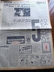 Vatan Gazetesi - 17 Ocak 1959 - Hukuk Devletine Doğru Yazan Ahmet Emin Yalman Köşe Yazısı - Büyük Millet Meclisinin Dün Yaptığı Toplantıda Amerika'ya Yeni Bazı İmtiyaz Tanınması Teklifi Tenkid Edildi - Tamir Edilmek Üzere Haliçe Alınan Köprü Kadıköy İskelesi Camialtı Tersanesi Önünde Batmıştır - Memur Zamları İçin Tasarı 3 Gün İçinde Meclise Geliyor - Eskişehir Emniyet Müdürü Şevket Asbuzoğlu İstifa Etti - CHP Meclisine Hürriyet Partili Yedi Lider Girdi - İmroz'un Makinelerinde Hasar Az Yanık Geminin Sigorta Bedeli 1.600.000 Lira - Ay Tutulduğu Gece Yazan Kemal Bilbaşar Yazı Dizisi - Rusya'nın İki Numaralı Adamı Mikoyan - Salıpazarı Karaköy Rıhtım Tesisleri Takviye Edilecek - Galatasaray Lisesi İdaresi Kızamık Vakasına Dair Açıklama Yaptı - Taş Devri Çizen Mıstık - Sümerbank Ayakkabı Fiyatını %30 40 Arttırdı - Füze Yapan Dahi Türk Genci İrfan Mavruk Bir Konferans Verecek - İstanbul Radyosunda İpana Diş Macunu Bilgi Yarışmasında Programı - Briç Masasında Cinayet Yazan Agatha Christie