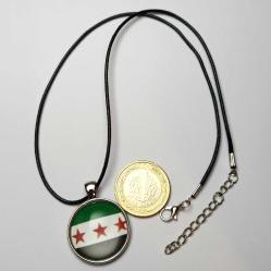 3 Yıldız Özgür Suriye Bayrağı Metal Kolye Yeşil Beyaz Siyah Syria Bayrağı Camlı Gümüş Renk