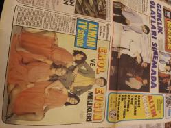 Kelebek Ev Gazetesi manşet sayfası - 20 Aralık 1977 -Gençlik olayları  sinemada.Müjde Ar, Bulut Aras, Eşref Kolçak , Süleyman Turan ,Erol Evgin  ve Melekleri Alman TV sinde