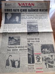Vatan Gazetesi - 8 Şubat 1959 - 21. Kongre Karşısında Yazan Ahmet Emin Yalman Köşe Yazısı - Kıbrıs NATO İçinde Bağımsız Olacak - İki Devlet Adamı İngiltere Başbakanı Macmillan İle Amerikan Dışişleri Bakanı John Foster Dulles Fotoğrafı - Bütçe Komisyonu Toplantısında Zam Tasarıları Dün Gece Kabul Edildi - İktisadi İşbirliği 21,5 Milyon Dolar Kredi Açıyor - Başbakan Adnan Menderes'in Ödeneği 3000 Liraya Çıkıyor - Tophane'de Tehlikeli 60 Bina Tahliye Ediliyor - Park Otelde Bir Fransız İntihar Etti - Ay Tutulduğu Gece Yazan Kemal Bilbaşar Yazı Dizisi - Grev Hakkı Ve Demokrat Parti Yazan Muammer Aksoy - Avni Doğan Resim Sergisi Açıyor - Fikir Ve Sanat Yazan Ali Gevgilili - Oktay Akbal Köşe Yazısı - Nürnberg Suçluları Çeviren Hale Kuntay Yazı Dizisi - Adnan Veli'den Fantezi - Briç Masasında Cinayet Yazan Agatha Christie Yazı Dizisi - Fenerbahçe Beyoğluspor'u Ancak Penaltı İle Yendi - Bugün Mithatpaşa'da Galatasaray Adalet İle Karşılaşıyor - Vefa 1 İstanbulspor 0 - Haftalık Hoş Memo Karikatür