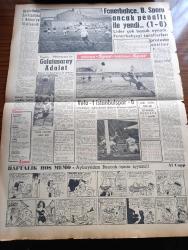 Vatan Gazetesi - 8 Şubat 1959 - 21. Kongre Karşısında Yazan Ahmet Emin Yalman Köşe Yazısı - Kıbrıs NATO İçinde Bağımsız Olacak - İki Devlet Adamı İngiltere Başbakanı Macmillan İle Amerikan Dışişleri Bakanı John Foster Dulles Fotoğrafı - Bütçe Komisyonu Toplantısında Zam Tasarıları Dün Gece Kabul Edildi - İktisadi İşbirliği 21,5 Milyon Dolar Kredi Açıyor - Başbakan Adnan Menderes'in Ödeneği 3000 Liraya Çıkıyor - Tophane'de Tehlikeli 60 Bina Tahliye Ediliyor - Park Otelde Bir Fransız İntihar Etti - Ay Tutulduğu Gece Yazan Kemal Bilbaşar Yazı Dizisi - Grev Hakkı Ve Demokrat Parti Yazan Muammer Aksoy - Avni Doğan Resim Sergisi Açıyor - Fikir Ve Sanat Yazan Ali Gevgilili - Oktay Akbal Köşe Yazısı - Nürnberg Suçluları Çeviren Hale Kuntay Yazı Dizisi - Adnan Veli'den Fantezi - Briç Masasında Cinayet Yazan Agatha Christie Yazı Dizisi - Fenerbahçe Beyoğluspor'u Ancak Penaltı İle Yendi - Bugün Mithatpaşa'da Galatasaray Adalet İle Karşılaşıyor - Vefa 1 İstanbulspor 0 - Haftalık Hoş Memo Karikatür