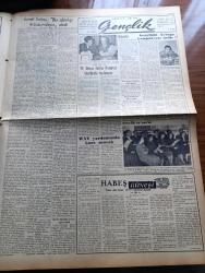 Vatan Gazetesi - 22 Ocak 1953 - Sevdiğim Kasaba Yazan Ahmet Emin Yalman Köşe Yazısı - Türk Yugoslav İşbirliği - İsmet İnönü Biz İşbirliği Arzusundayız Dedi - Eskişehir'de inkılapçılarla Mürteciler Arasında Mücadele - İstinaf Mahkemeleri Nasıl Kurulacak - Amerikan Başkanlığı İçin Eisenhower Dün Fiilen Vazifeye Başladı - Garsonlar Yüzde 10 u Alacaklar - Kadınlar Tekkesi Yazan Refik Halid Karay Yazı - 1952 de Paramızın Harici Kıymeti - Ecnebilerle Evli Olan Üniversite Öğretim Üyeleri - Türk Devrim Ocakları Laiklik Haftası Çalışmaları Devam Ediyor - Mapusane Çeşmesi Yazan Mehmet Yanık Yazı Dizisi - Oda Müziği Konseri - Paris'te Eski Türk Sanat Eserleri Sergisi Yarın Açılıyor - Dünya Gençlik Birliği ( WAY) Yurdumuzda Kurs Açacak - Habeş Güneşi Yazan Jean D'esme Yazı Dizisi - Federasyon Serbest Güreşte Yeni Bir Hamle Yapıyor - Dünya Kayak Müsabakaları - Hayrabetyan İle İvel Boks Maçı - Radyolin Diş Macunu - Singer Saat Mağazası - Gripin - Star Traş Bıçağı - Derman Ağrı Kesici - Good Year