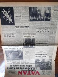 Vatan Gazetesi - 26 Ocak 1953 - Dokuz Prensip Yazan Ahmet Emin Yalman Köşe Yazısı - Demokrat Parti Genel İdare Kurulu İrtica İşini İnceledi - Doğu Almanya'da Yahudilere Baskı - Malatya'da Ahmet Emin Yalman Suikastı Tahkikatı Sona Ermek Üzere - Amerika'nın Bazı Memleketlerde İhtarı - Tanzimatta Hür Fikirler Yazan Avukat Reşat Kaynar - Doçent Feyyaz Berkay Vazifeye Başladı - Balattaki Kiliseyi Soydular - Avrupa'da Grip Salgını Var - Pakistan'da Mecburi Namaz Kılınması İstendi - Uzakdoğu'dan Hakikatler Ve Masallar Yazan Altemur Kılıç Yazı Dizisi - Edebiyat Kongresi Yazan Oktay Akbal - Şehirden Röportajlar Yazan Sadun Tanju - Amerika'dan Vatan'a Yazan Sara Ertuğrul Yazı Dizisi - Onu Affettim Filmi Oynayanlar Bülent Ufuk Suzan Rutkay Ve Neyzen Tevfik - Galatasaray Vefa İle Berabere Kaldı - Federasyon Eski Başkanı Ulvi Yenal'ın Beyanatı - Philips Pilli Radyoları - Radyolin Diş Macunu - Emlak Bankası- Arı Bisküvileri - Ankara'da Gazeteciler Cemiyetinin Kongresi Yapıldı - Nazlı Tlabar