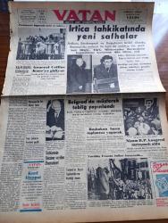 Vatan Gazetesi - 25 Ocak 1953 - Kalplerdeki Üzüntüler Yazan Ahmet Emin Yalman Köşe Yazısı - İran Parlamento Kapısında Halk Ve Asker - General Collins Kore'ye Gidiyor - İrtica Tahkikatında Yeni Safhalar - İslam Demokrat Partisi Başkanı Cevat Rıfat Atılhan Tevkif Olundu - Başbakan Adnan Menderes Basın Toplantısı Yapacak - Eski Amerikan Cumhurbaşkanı Truman Halkın Karşısında - Kadınlar Tekkesi Yazan Refik Halid Karay Yazı Dizisi - Tanzimatta Hür Fikirler Yazan Avukat Reşat Kaynar - Büyük Bir Pul Kaçakçılığı Meydana Çıkarıldı - Orkestra Şefi Wilhelm Furtwaengler Sahnede Hastalandı - Senenin En Büyük Filmi Saba Melikesi Belkis- Amerika'dan Vatan'a Yazan Sara Ertuğrul Yazı Dizisi - Cemiyet Hayatı -  İstanbul Sinemalar Tiyatrolar Programı - Habeş Güneşi Yazan Jean D'esme Yazı Dizisi - Kısa İlanlar -  Eskrim Karşılaşmaları Fotoğraflı - Minerva Dikiş Makineleri - Good Year Lastikleri - İstanbul Ankara İzmir Teknik Üniversite Teknik Okulu Radyo Programı - Star Traş Bıçağı - Emlak Bankası-