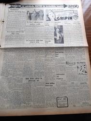 Vatan Gazetesi - 2 Şubat 1953 - Demokrat Parti'de Yeni Ruh Yazan Ahmet Emin Yalman Köşe Yazısı İşsizlik - Tren'e Yapılan Sabotaj Tahkikatı Devam Ediyor - Beşiktaş Galatasaray'ı 2 1 Yendi - Fenerbahçe Beyoğluspor'u 1 0 Yendi - Kuzey Avrupa'da Şiddetli Bir Fırtına Hüküm Sürüyor - Balık Baştan Kokar Adlı Kanun Teklifi - İngiliz İşçi Partisi Sol Cenah Lideri Bevan Amerika'ya Hücum Ediyor - Kadınlar Tekkesi Yazan Refik Halid Karay Yazı Dizisi - İnsanlar Nasıl Mesut Olabilir 1 Yazan Filozof Lord Bertrand Russel  - Kadıköy Yeldeğirmeni Okulunda Defile Yapılacak - Türk Devrim Ocakları Beyazıt Ocağı Kongresi - Asya'da İlk Televizyon - Kedi Köpek Ve Salyangoz İhraç Ediliyor - Mapusane Çeşmesi Yazan Mehmet Yanık Yazı Dizisi - Mozaik Sergisi - Neyzen Tevfik'in İsim Babası Olduğu Musiki Aleti Enin - Habeş Güneşi Yazan Jean D'esme Yazı Dizisi - Borsa - Lion Mağazası - Puro Tuvalet Sabunu - Çapamarka - Arı Bisküvileri - Radyolin Diş Macunu - Tahran'da Sovyet Aleyhtarı Nümayişler - Küçük Tiyatro