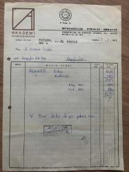 MUHTELİF KİTAP, KIRTASİYE  FATURASI - 2 ŞUBAT 1987 - AKADEMİ KİTABEVİ LTD.ŞTİ. - NİŞANTAŞI, İSTANBUL - OSMAN FAHİR SEDEN, O.F.S. PRODÜKSİYON - BEYOĞLU, İSTANBUL - ISLAK İMZALI, KAŞELİ - 21 x 29 cm EBATLI ORİJİNAL FATURA - TÜRK SİNEMA - FİLM TARİHİ