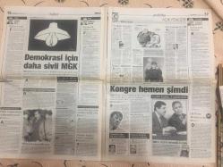 Milliyet Gazetesi - 3 Şubat 2000  -Abba fotoğrafı-Sergen Yalçın/ Sinema - Türkiye - Tekstil - Film - Dolar - Adamlar - Ankara - Savcı - Bülent Ecevit - AP - Terörle Mücadele - Başbakan - Terör - Oğuzhan - Abdullah Gül - Oğuzhan Asiltürk - Cemil Çiçek - ABD - Konser - Müzik - Avrupa Birliği - Euro - Opera - LP - Zara - Santral - Redd - Vergi - Avusturya - Hükümet - Hasan Cemal - Tarkan - Kupa - Tank - Antrenman - Ceza - Dizi - Buray - Gavi - Ahmet Çakar - Teknik Direktör - Sergi - Vize - Allan - Ligde Kalma Mücadelesi - Beşiktaş - Anıt - Aziz Yıldırım - Fenerbahçe - Futbol Takımı - Transfer - Taraftar - Alpay - DNA - Fikret Ünlü - Maaş - Avukat - Trabzonspor - Galatasaray - Derya Sazak - Riga - Demokrasi - Ekonomi - Agu - MHP - DSP - ANAP - DYP - Seçim - Serpil Çevikcan - Savunma - Basın - Eğitim - Isla - Cumhurbaşkanı - Anayasa - BM - Meclis - Turizm - Otel - Deprem - Almanya - Faiz - Cami - Gökçe - Şili - Gemi - Askeri - Mahkeme