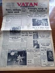 Vatan Gazetesi - 5 Şubat 1953 - Sait Bilgiç İle Tahsin Tola Hakkında Savcı Takibata Karar Verdi - Ahmet Emin Yalman Köşe Yazısı - Samsun Milletvekili Hasan Fehmi Ustaoğlu Açtığı İlk Davayı Kaybetti - Dün Ev Ve Dükkan Kiraları Kanunu Müzakere Edildi - Kızıl Çin Kore İçin Teklif Yaptı - Türkiye'ye Gelen Japon Güreş Takımı Antrenman Yaptı Fotoğraf - Kadınlar Tekkesi Yazan Refik Halid Karay Yazı Dizisi - Denizcilik Bankası Yeni Vapurlar Alacak - Komünistler Berlin'de İki Caddeyi Kapattı - Fedaiyani İslam Cemiyeti Başkanı Navab Safavi Serbest Bırakıldı - Dünya Futbol Turnuvası - Fotoğraflarla Haberler - Mapusane Çeşmesi Yazan Mehmet Yanık Yazı işleri - Piyangodan Kazandıkları Parayı Ne Yaptılar Yazan Fasih İnal Yazı Dizisi - Askerlerimizin Giydiği Üniformalara Dair Yazan Altemur Kılıç Yazı Dizisi - Habeş Güneşi Yazan Jean D'esme Yazı Dizisi - Öğretim Eğitim Gençlik Köşesi - Profesyonel Boks Maçları Tehir Edildi - Yirminci Asır Dergisi Toplattırıldı - İstanbul Ankara Radyosu Programı