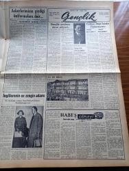 Vatan Gazetesi - 5 Şubat 1953 - Sait Bilgiç İle Tahsin Tola Hakkında Savcı Takibata Karar Verdi - Ahmet Emin Yalman Köşe Yazısı - Samsun Milletvekili Hasan Fehmi Ustaoğlu Açtığı İlk Davayı Kaybetti - Dün Ev Ve Dükkan Kiraları Kanunu Müzakere Edildi - Kızıl Çin Kore İçin Teklif Yaptı - Türkiye'ye Gelen Japon Güreş Takımı Antrenman Yaptı Fotoğraf - Kadınlar Tekkesi Yazan Refik Halid Karay Yazı Dizisi - Denizcilik Bankası Yeni Vapurlar Alacak - Komünistler Berlin'de İki Caddeyi Kapattı - Fedaiyani İslam Cemiyeti Başkanı Navab Safavi Serbest Bırakıldı - Dünya Futbol Turnuvası - Fotoğraflarla Haberler - Mapusane Çeşmesi Yazan Mehmet Yanık Yazı işleri - Piyangodan Kazandıkları Parayı Ne Yaptılar Yazan Fasih İnal Yazı Dizisi - Askerlerimizin Giydiği Üniformalara Dair Yazan Altemur Kılıç Yazı Dizisi - Habeş Güneşi Yazan Jean D'esme Yazı Dizisi - Öğretim Eğitim Gençlik Köşesi - Profesyonel Boks Maçları Tehir Edildi - Yirminci Asır Dergisi Toplattırıldı - İstanbul Ankara Radyosu Programı