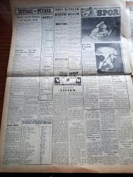 Vatan Gazetesi - 5 Şubat 1953 - Sait Bilgiç İle Tahsin Tola Hakkında Savcı Takibata Karar Verdi - Ahmet Emin Yalman Köşe Yazısı - Samsun Milletvekili Hasan Fehmi Ustaoğlu Açtığı İlk Davayı Kaybetti - Dün Ev Ve Dükkan Kiraları Kanunu Müzakere Edildi - Kızıl Çin Kore İçin Teklif Yaptı - Türkiye'ye Gelen Japon Güreş Takımı Antrenman Yaptı Fotoğraf - Kadınlar Tekkesi Yazan Refik Halid Karay Yazı Dizisi - Denizcilik Bankası Yeni Vapurlar Alacak - Komünistler Berlin'de İki Caddeyi Kapattı - Fedaiyani İslam Cemiyeti Başkanı Navab Safavi Serbest Bırakıldı - Dünya Futbol Turnuvası - Fotoğraflarla Haberler - Mapusane Çeşmesi Yazan Mehmet Yanık Yazı işleri - Piyangodan Kazandıkları Parayı Ne Yaptılar Yazan Fasih İnal Yazı Dizisi - Askerlerimizin Giydiği Üniformalara Dair Yazan Altemur Kılıç Yazı Dizisi - Habeş Güneşi Yazan Jean D'esme Yazı Dizisi - Öğretim Eğitim Gençlik Köşesi - Profesyonel Boks Maçları Tehir Edildi - Yirminci Asır Dergisi Toplattırıldı - İstanbul Ankara Radyosu Programı
