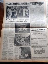 Vatan Gazetesi - 25 Nisan 1955 - CHP'nin Yolu Ne Tarafa Yazan Ahmet Emin Yalman Köşe Yazısı - Hirfanlı Barajının Temel Atma Töreni Dün Yapıldı - Saksonya Seçimlerinde Adenauer Geride Kaldı - Fenerbahçe Atletico De Rio'yu Dün 4 1 Mağlup Etti - Refik Şevket İnce Vefat Etti - Sait Faik Abasıyanık Armağanı'nın Neticesi Belli Oldu - Dün Yeşilköy'de Paraşüt Gösterileri Yapıldı - Hanımın Çiftliği Yazan Orhan Kemal Yazı Dizisi - Erenköy Kız Lisesinde Mezunlar Günü - 3. Türk Film Festivali Bu Sabah Başlıyor - Darüşşafaka İçin Tesis Kuruluyor - Mussolini'nin Metresinin Ailesi Tazminat İstiyor - Gazeteci Ceyn Arden'in Maceraları Çizgi Roman - Her Gün Bir Yıldız Terry Moore - Şah İsmail Yazan Feridun Fazıl Tülbentçi Yazı Dizisi - Amerika'nın Sesi'nin Pul Meraklılarına Hediyesi - Toprak Sevgisi Senaryo Ve Resim Çetin A. Özkırım - Cumhurreisi Ameliyat Yapan Millin Ve Hastanesi - Grekoromen Dünya Güreş Şampiyonası Sona Erdi -  Beşiktaş Gençlerbirliğini 1 0 Mağlup Etti