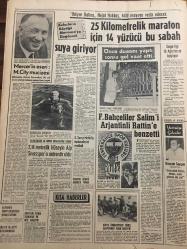 HÜRRİYET GAZETESİ 12 TEMMUZ 1968 YIL :21 SAYI :7258--Demirel :Bu konuda yarın konuşacağım ---Haber Bomba  tesiri yarattı ---Geriye dönüş olamaz ---Sevdiği dul Alman kadın ile Türk aşığını vuran katil  bizde adet böyledir  dedi ---Çalışma Bakanı Münih te İstanbul kabadayıları mekik  dokuyorlar dedi ---Gelen  3 uçak da arıza yapınca  yaralı çocuk  dördüncüsü ile nakledildi --Sibirya da 54 yıl önce kalan Türk ile Alman subayı Taksim de  buluşacaklar ---Yüzlerce  turist her  gece halay çekiyor ---Kaçak oto sokan şebekenin bir elemanı 2,5 ay  sonra yakalandı --İşçiler haftada  48 saat çalışacak---Blaiberg 'i yaşatan serumu Alman doktorlar bulmuşlar --Santa Lucia otel işleten Türk --25 Kilometrelik maraton için 14 yüzücü bu sabah--Mercer 'in eseri :M.City mucizesi ---2,14 Metrelik Hüseyin Alp Sivasspor a antrenör  oldu ---Fenerbahçeliler Salim 'i Arjantinli Rattin e  benzetti ----İstanbul çevre yolunun geçeceği yerler  belli oldu ---Diğer partiler siyasi hakların  verilmesine karşı ---