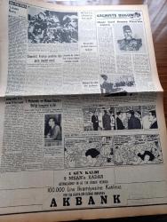 Vatan Gazetesi - 5 Nisan 1955 - Yeni Bir Suikast Yazan Ahmet Emin Yalman Köşe Yazısı - Kamil Şemun Ve Celal Bayar Bugün İstanbul'a Geliyor - Yunan Denizaltıları Kıbrıs'a Silah Çıkardı - İngiliz Irak Paktı İmzalandı - Başvekil Adnan Menderes Max Thornburg İle Görüştü - Dumlupınar Denizaltısı Şehitleri Anıldı - Meteoroloji Umum Müdürü Fuat Adalı Yağmur Durumu İçin İzahat Verdi- Hanımın Çiftliği Yazan Orhan Kemal Yazı Dizisi - Gazi Osman Paşa Dün Anıldı - Rumelihisarı Ve Tarihi Eserler Restore Edilecek - Geçmişte Bugün Müşir Gazi Osman Paşa'nın Ölümü Yazan Feridun Fazıl Tülbentçi Yazı Dizisi - Gazeteci Ceyn Arden'in Maceraları Çizgi Roman - Nafia Vekili Kemal Zeytinoğlu - NATO'nun 6. Yılı İçin Tören - Altmış Yaşında Harikalar Yarayan Bir Soprano Kirsten Flagstad - Şöhretten Şikayet Eden İki Meşhur Yıldız Audrey Hepburn ile Kocası Mel Ferrer - İtalya'yı Tehdit Eden Dava Yazan Michael Sheldon Yazı Dizisi - Grekoromen Güreş Seçmeleri Cumartesi Günü Yapılıyor - Avrupa Boks Şampiyonası