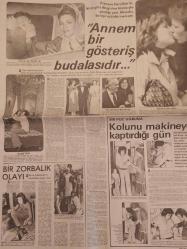 Hafta Sonu Haftalık Aktüalite Sinema Tiyatro Müzik ve Magazin Gazetesi - 27 Haziran 1975 - Sayı:26 - Türkan Şoray ''Ben de Fantom'a bindim'' - Şefik Tabakan - Muammer İnal - Müjde Ar - Mehtap Gürel - Tarık Akan - Muzaffer Tema - Gülay Tema - Bütün Samsun ağlıyordu - Gülşah'ın korkusu - Yaşla gelen dortlar - Kaza geliyorum demez - Prenses Caroline - İzzet Günay - Güzele ne yaraşmaz - Güngör Sikman - Aytül Tanaçan - Nuran Demirdöken - Merih Gürkaynak - Neydi, neydi, ne? - Truva'daki Ceset - İngiliz ajanı bağırdı: ''Bırak kılıcı değiştirme'' - Aytaç Arman pes etti - Türkan Şoray - Gülsün Kamu gökte ararken - Şimdi de havacıların yıldızı - Saraylarda aşk başkadır çizgi romanı - Nilgün Atılgan neden hep beyaz tuvalet - Ali Rıza Binboğa, Çatı katındaki mini plaj - Hülya Tuğlu - 150 bebekli genç anne - İşte Yeliz - Melike Demirağ - Yeşilçam Kilo Atıyor - Feri Cansel - Melek Görgün - Oya Peri - Bahar Erdeniz fotoğraf ve haberi - Tam Takım Gazete