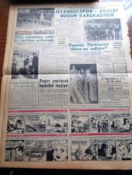 Vatan Gazetesi - 23 Şubat 1957 - Hakikati Şimşekleri Yazan Ahmet Emin Yalman Köşe Yazısı - Selanik'te  Nümayişler Yapıldı - Tunç Yalman Birleşmiş Milletlerden Telsizle Bildiriyor Kıbrıs Meselesi Üç Memleket Arasında Halledilecek - 79 Macar Mültecisi Gece Şehrimizden Geçti - Stalin Los Angeles'te Dolaştı - Samsun Vapuru Sefere Çıktı - Ahmet Mithat Efendi'nin Bir Romanı Musullu Süleyman Sadeleştiren Behçet Necatigil Yazı Dizisi - İnönü İlkokulunun Adı Ziya Gökalp Oldu - Vietnam Başvekili Dien Diem'e Suikast - İzmir Vapuru Ve Amerikan Şilebinin Çarpışmasında Türk Ve Amerikan Kaptanları İçin Hapis Cezası İsteniyor - Çanakkale Türk'ün Kahramanlık Destanı Yazan Alan Moorehead Yazı Dizisi - Hoş Memo Karikatür Çizen Al Capp - Denize Dalan İngiliz Dansözü Pamela Dawis Fotoğraf - 1001 Gece Masalları Hazırlayan Suat Taşer Yazı Dizisi - Reşat Nuri Güntekin İçin Yazan Ruşen Eşref Ünaydın Yazı Dizisi - Burç Falı - Fay Temizleme Tozu - Bulmaca - Vidi Vidi Çizen Walter Lantz - Macar Uypeşt Takımı