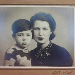 ANTİKA FOTO IŞIK ANNE VE ERKEK ÇOCUK TEMALI 3-4-941 ONNİK SİYAH BEYAZ FOTOĞRAF