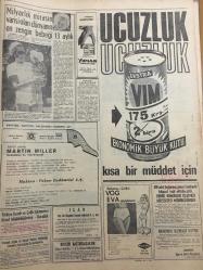 HÜRRİYET GAZETESİ 24 TEMMUZ 1967 YIL :20 SAYI :6909--- Deprem devam ettiği için Adapazarı n da halk evlerine giremiyor ---Tespit edilen ölü sayısı 67: Enkaz altında daha bir çok ceset var  ,ekmek ve su sıkıntısı başladı ---Felaketzedeler karşısında Demirel in gözleri yaşardı ---Cumhurbaşkanı Cevdet Sunay Adapazarı n da ---Elbistan da ki Alevilerin ve Sünnilerin Kavgası ---Papa yarın geliyor ---Bolu da 3 çocuk öldü ,Abant Otelinin Çatısı Çöktü ---Yardıma koşan 4 kişi trafik kazasında öldü ---Kızıl Çin Lideri MAO İsviçre Bankalarına Para Yatırmış ---Milyarlık mirasın varisi olan dünyanın en zengin bebeği 13 aylık ---Fenerbahçeliler korkudan kamp yerini değiştirdi --Depremden Resimler --İtalya da Hong -Kong da Deprem ---