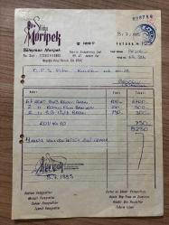 Efemera - RENKLİ BANYO VE BASKI FATURASI - 8 TEMMUZ 1985 - STÜDYO MORİPEK - SÜLEYMAN MORİPEK - BEYOĞLU, İSTANBUL - OSMAN FAHİR SEDEN, O.F.S. PRODÜKSİYON - BEYOĞLU, İSTANBUL - ISLAK İMZALI, KAŞELİ - 21 x 29 cm EBATLI ORİJİNAL FATURA - TÜRK SİNEMA - FİLM TARİHİ - kitantik - kitaLog