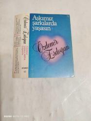 ÖZDEMİR ERDOĞAN AŞKIMIZ ŞARKILARDA YAŞASIN SADECE KARTONET