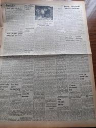 Vatan Gazetesi - 15 Eylül 1953 - En İyi Propaganda Yazan Ahmet Emin Yalman Köşe Yazısı - Hayat Pahalılığına Karşı Savaş Açılıyor - Başbakan Adnan Menderes Memleketin Hızla Kalkındığını Söyledi - Celal Bayar Dün Kütahya'da Konuştu - Liseler Onbir Sınıfa İndiriliyor - Kapatılan Milliyetçiler Derneği Başkanı Sait Bilgiç Yeni Hazırlık Peşinde - Kızıllar Çin Hindinde Sulha Taraftar - Yeşil Gözlü Soledad Yazan Greta Granor Yazı Dizisi - Kore Sulh Konferansı Yazan Doktor Muammer Baykan - Zeytinburnu Nahiyesi Kuruldu - Atatürk'ün Naşının Anıtkabir'e Nakli Töreni - İşçi Partisi Üyesi Ahmet Başer Tevkif Edildi - İki Sanatkar Kızımız Suna Kan Ve İdil Biret'in Konseri - Hoş Memo Karikatür Çizen Al Capp - Afrika'da 4 Ay Yazan Tunç Yalman Yazı Dizisi - İstanbul Kapılarında Fethin Büyük Tarihi Romanı Yazan Feridun Fazıl Tülbentçi Yazı Dizisi - Film Tenkidleri - Kore Köprüleri Yazan James Michener Yazı Dizisi - Borsa - Odeon Mağazaları - P H Eksvatörleri - İstanbul Ankara İzmir Radyosu Programı