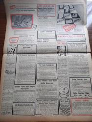 Vatan Gazetesi - 15 Eylül 1953 - En İyi Propaganda Yazan Ahmet Emin Yalman Köşe Yazısı - Hayat Pahalılığına Karşı Savaş Açılıyor - Başbakan Adnan Menderes Memleketin Hızla Kalkındığını Söyledi - Celal Bayar Dün Kütahya'da Konuştu - Liseler Onbir Sınıfa İndiriliyor - Kapatılan Milliyetçiler Derneği Başkanı Sait Bilgiç Yeni Hazırlık Peşinde - Kızıllar Çin Hindinde Sulha Taraftar - Yeşil Gözlü Soledad Yazan Greta Granor Yazı Dizisi - Kore Sulh Konferansı Yazan Doktor Muammer Baykan - Zeytinburnu Nahiyesi Kuruldu - Atatürk'ün Naşının Anıtkabir'e Nakli Töreni - İşçi Partisi Üyesi Ahmet Başer Tevkif Edildi - İki Sanatkar Kızımız Suna Kan Ve İdil Biret'in Konseri - Hoş Memo Karikatür Çizen Al Capp - Afrika'da 4 Ay Yazan Tunç Yalman Yazı Dizisi - İstanbul Kapılarında Fethin Büyük Tarihi Romanı Yazan Feridun Fazıl Tülbentçi Yazı Dizisi - Film Tenkidleri - Kore Köprüleri Yazan James Michener Yazı Dizisi - Borsa - Odeon Mağazaları - P H Eksvatörleri - İstanbul Ankara İzmir Radyosu Programı
