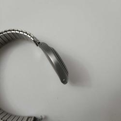 Swatch - Marka Kadın Kol Saati.Saatin Çalışmasında Sorun Yok Kordonun Değişmesi Lazım.