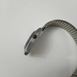 Swatch - Marka Kadın Kol Saati.Saatin Çalışmasında Sorun Yok Kordonun Değişmesi Lazım.