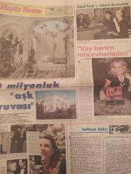 Hafta Sonu Haftalık Aktüalite Sinema Tiyatro Müzik ve Magazin Gazetesi - 12 Ağustos 1977 - Sayı:33 - Türkan Şoray kardeşi Nazan Şoray'ın yasak aşkına kesinlikle karşı çıktı - Rüçhan Adlı - Şevket Adlı - Erol Büyükburç - Prens Charles - Ajda Pekkan - Gönül Yazar'ı, Ankara'da soydular - Sarılığın yazı kışı yoktur - Taner Şener ''Felaket bana adım adım geldi'' - Brigitte Bardot - Annette Stoyberg - Catherine Deneuve - Catherine Schneider - Asu Maralman kalafattan geçti - Güzele ne yaraşmaz - Gülsen Erad - Güler Yiğit - Selma Kip - Salonda Suç Üstü - Erol Evgin - Ayla Algan - Turan Güneş - Naim Akan - Sarığı attı, mikrofonu kaptı - Seyyal Taner bu krizlerin sebebi nedir? - Naim Akan - Garip Ama Gerçek çizgi romanı - Elif Pektaş ''Yüzemiyorum, çünkü huylanıyorum'' - Hale Soygazi'nin eşi Ahmet Özhan'a sürprizi - İşte, Seher Şeniz'i intihara sürükleyen adam! - İskender Doğan'ın ailesi ateş püskürüyor - Okşan Ay - Bülent Ersoy, hatıra defterine not düştü - Sevda Karaca - Tam Takım Gazete
