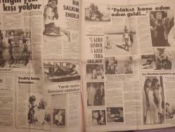 Hafta Sonu Haftalık Aktüalite Sinema Tiyatro Müzik ve Magazin Gazetesi - 12 Ağustos 1977 - Sayı:33 - Türkan Şoray kardeşi Nazan Şoray'ın yasak aşkına kesinlikle karşı çıktı - Rüçhan Adlı - Şevket Adlı - Erol Büyükburç - Prens Charles - Ajda Pekkan - Gönül Yazar'ı, Ankara'da soydular - Sarılığın yazı kışı yoktur - Taner Şener ''Felaket bana adım adım geldi'' - Brigitte Bardot - Annette Stoyberg - Catherine Deneuve - Catherine Schneider - Asu Maralman kalafattan geçti - Güzele ne yaraşmaz - Gülsen Erad - Güler Yiğit - Selma Kip - Salonda Suç Üstü - Erol Evgin - Ayla Algan - Turan Güneş - Naim Akan - Sarığı attı, mikrofonu kaptı - Seyyal Taner bu krizlerin sebebi nedir? - Naim Akan - Garip Ama Gerçek çizgi romanı - Elif Pektaş ''Yüzemiyorum, çünkü huylanıyorum'' - Hale Soygazi'nin eşi Ahmet Özhan'a sürprizi - İşte, Seher Şeniz'i intihara sürükleyen adam! - İskender Doğan'ın ailesi ateş püskürüyor - Okşan Ay - Bülent Ersoy, hatıra defterine not düştü - Sevda Karaca - Tam Takım Gazete