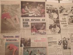 Hafta Sonu Haftalık Aktüalite Sinema Tiyatro Müzik ve Magazin Gazetesi - 12 Ağustos 1977 - Sayı:33 - Türkan Şoray kardeşi Nazan Şoray'ın yasak aşkına kesinlikle karşı çıktı - Rüçhan Adlı - Şevket Adlı - Erol Büyükburç - Prens Charles - Ajda Pekkan - Gönül Yazar'ı, Ankara'da soydular - Sarılığın yazı kışı yoktur - Taner Şener ''Felaket bana adım adım geldi'' - Brigitte Bardot - Annette Stoyberg - Catherine Deneuve - Catherine Schneider - Asu Maralman kalafattan geçti - Güzele ne yaraşmaz - Gülsen Erad - Güler Yiğit - Selma Kip - Salonda Suç Üstü - Erol Evgin - Ayla Algan - Turan Güneş - Naim Akan - Sarığı attı, mikrofonu kaptı - Seyyal Taner bu krizlerin sebebi nedir? - Naim Akan - Garip Ama Gerçek çizgi romanı - Elif Pektaş ''Yüzemiyorum, çünkü huylanıyorum'' - Hale Soygazi'nin eşi Ahmet Özhan'a sürprizi - İşte, Seher Şeniz'i intihara sürükleyen adam! - İskender Doğan'ın ailesi ateş püskürüyor - Okşan Ay - Bülent Ersoy, hatıra defterine not düştü - Sevda Karaca - Tam Takım Gazete