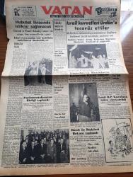 Vatan Gazetesi - 17 Ekim 1953 - Roma'da Hava Yazan Ahmet Emin Yalman Köşe Yazısı - Hububat İhracında İstikrar Sağlanacak - İsrail Kuvvetleri Ürdün'e Tecavüz Ettiler - Milli Türk Talebe Birliği Tarafından Yapılıp İstanbul Üniversitesi Bahçesine Dikilecek Olan Atatürk Heykeli - Yugoslavya Batılıların Kararına İtiraz Ediyor -  Yeşil Gözlü Soledad Yazan Greta Granor Yazı Dizisi - Sigara Ve Kanser Yazan Doktor Kemal Saraçoğlu - Ecnebi Mühendis Getirilmesi Protesto Ediliyor - Bir Esrar Tekkesi Basıldı - Komünistler Güyan'da Karışıklık Çıkarmak İsteniyor - Hoş Memo Karikatür Çizen Al Capp - Afrika'da 4 Ay Yazan Tunç Yalman Yazı Dizisi - Arnavutköy Bebek Yolunun Hali - İstanbul Kapılarında Fethin Büyük Tarihi Romanı Yazan Feridun Fazıl Tülbentçi Yazı Dizisi - Mavi Derili İnsanlar - On Yedi Yaşındaki Spiker Billy Brown - Sadi Işılay Anlatıyor Merhum Hazım'dan Bir Hatıra -  Beşiktaş Adalet Maçı -  Dünya Orta Siklet Boks Şampiyonası - Galatasaray Vefa Maçı
