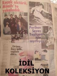Hafta Sonu Haftalık Aktüalite Sinema Tiyatro Müzik ve Magazin Gazetesi - 9 Mart 1984 - Sayı:11 - Bülent Ersoy'un son çırpınışı... - Sabri Demirdöğen - Muzaffer Özpınar - Perihan Savaş Yeşilçam için zayıflıyor - Kaçak aktör Faruk Peker'i Münih'te yakaladık - Perihan Savaş - İbrahim Tatlıses - Görünmeyen adamın gözüyle - Emel Sayın, İngilizce'den köşeyi döndü - Bekir Çelenk'in ilk eşi, silahların gölgesinde gömüldü... - Kulak çınlaması beyin tümörünün ilk işaretidir - Muazzez Abacı, MDP'nin ağır topunu dava ediyor - Zavallı Tony Curtis - Şeytan tüylü sihirbaz... - Müzeyyen Senar - Safiye Ayla - Ajda Pekkan - Mahmut Kavran - Nihal Şeker - Eurovision'da çatlak sesler ve umut veren gençler - Orhan Gencebay centilmen erkektir - Kemal Sunal ''Biz salak değiliz'' diyor - Meral Tuna - Adnan Şenses - Semiha Yankı'nın kaderi kötü yazılmış - Hayriye Müren, oğlu Zeki Müren'i gördü hayata döndü - Zerrin Özer kararlı - Necla Nazır - Tülin Işık - Güler Arnaz - Selim Soydan - Tam Takım Gazete