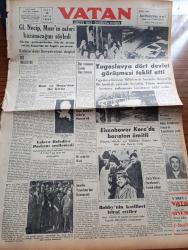 Vatan Gazetesi - 13 Ekim 1953 - İki İngiltere Yazan Ahmet Emin Yalman Köşe Yazısı - General Necip Mısır'ın Zaferi Kazanacağını Söyledi - Yalova Belediye Başkanı Seçilemedi - Yugoslavya Dört Devlet Görüşmesi Teklif Etti - Basketbol Turnuvasında İtalya Avusturya'yı Fransa Da Yugoslavyayı Yendi - Amerika Yunanistan'dan Üs Temin Etti - Daily Mirror Gazetesi Eisenhower'i Tenkid Ediyor - Yeşil Gözlü Soledad Yazan Greta Granor - Odun 16 Liradan Fazlaya Satılmayacak - İşçi Lideri Baghai İran Hükümetini Tenkid Etti -  Tek Kalpli Yapışık İkizler Kurtarılamadı - Boğaziçinde İki Katlı Büyük Asma Köprü - İstanbul Kapılarında Fethin Büyük Tarihi Romanı Yazan Feridun Fazıl Tülbentçi Yazı Dizisi - Sinema Tenkidleri Yazan Atilla İlhan - Bali Paşa Kimdir - Çocuk Köşe Yazısı - İktisat Ve Piyasa - Postahanede 70 Gündür Kalan Paket - İzmir'deki Dokuma Fabrikası Kasım'da Açılacak - Puro Tuvalet Sabunu - Yunan Adalarında Yeni Depremler Oldu - Bima Konserveleri - Bulmaca - İstanbul Ankara İzmir Radyosu