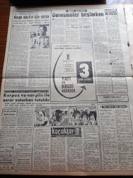 Vatan Gazetesi - 17 Eylül 1960 - Sebepler Ve Neticeleri Yazan Ahmet Emin Yalman Köşe Yazısı - Orta Öğretim İçin 10 Yıllık Plan Yapılacak - Türkiye Genel Ve Kontrollü Silahsızlanmaya Taraftar - Türk Hava Yolları Genel Müdürü Albay Halit Ergin - Yassıada Duruşmaları İçin Broşür Basılacak -  Osman Kibar'ın Mallarına Haciz Kondu - Gecekondu Yapanlar Şehir Dışı Edilecek - Devrimden Sonra İlk Basın Mahkumiyeti - İstanbul'da 14 Milli Korunma Suçlusu Tahliye Edildi - Galatasaray Metin Oktay'sız - Striptiz Ve Bikinili Dans Yasak Edildi - Kaçaklar Kemal Bekir'in Romanı Yazı Dizisi - Maden İş Sendikası Zam İstiyor - Batılılar Kruşçev'e Karşı Bir Tutum Toplantısı Yapacak - Tonton Agah Çizgi Roman Sade Yalçın - Stiv Roper Çizen Saunders Ve Waggon - Kar Çiçeği Marion Yazan Jean Martet Yazı Dizisi - Burç Falı - Ev Kadın Moda - Opon Ağrı Kesici - Galatasaray'ın Moral Hocası Gündüz Kılıç - Fenerbahçe Bugün Adana'da Oynuyor - Fifanın  Yeni 7 Üyesi - Fenerbahçe Galatasaray Basket Maçı Yapılamıyor