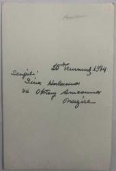 BEŞİĞİNDE AYAKTA DURAN VE ELİNİ UZATAN 1 YAŞINDA KIZ BEBEK FOTOĞRAFI, 15.07.1974 - ORİJİNAL SİYAH & BEYAZ, 14X 9cm EBADINDA - 1940'LAR, 1950'LER, 1960'LAR ve 1970'LER TÜRKİYE'SİNDEN NOSTALJİK DOĞUM GÜNÜ HEDİYESİ