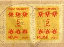 Mektup Zarfından Kesilmiş  / Postadan Geçmiş İkili Pul Filateli - Damgalı - RESMİ PUL, 5 LİRA - Türkiye Cumhuriyeti - Turkish Stamp - NOSTALJİK DOĞUM GÜNÜ HEDİYESİ