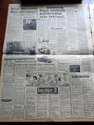 Vatan Gazetesi - 22 Eylül 1960 - Adliye Bakanı Amil Artus İle Özel Mülakat Yapan Başyazarımız Ahmet Emin Yalman Bildiriyor - Tahkikat Komisyonları Kaldırıldı - İsmet İnönü 1954'te Linç Edilecekti - Birleşmiş Milletler'de Fidel Castro İle Kruşçef Yan Yana - 6 7 Eylül Olaylarında 12 Sanık Tesbit Olundu - Alparslan Türkeş Memleketi Bahar Çağından Nükleer Çağına Çıkarmak Gayesindeyiz Dedi - Numan Esin Partilere Tamamen Tarafsısız Dedi - Münir Köseoğlu İnkılap Hırsız Bir İdareye Karşı Yapıldı - Milli Birlik Komitesi İktidarda Kalmayacaktır - Muzaffer Özdağ İskenderun'da - Fuat Köprülü Hakkında Delil Yok- Kaçaklar Kemal Bekir'in Romanı Yazı Dizisi - Kruşçev'e Bir Suikast Yapılacağı Ruslar Tarafından Dün açıklandı - Yüksek Adalet Divanı Yüksek Soruşturma Kurulunun Kuruluşları Vazife Ve Salahiyetleri - Prenses Paola Artık Gülecek - Kır Çiçeği Marion Yazan Jean Martet Yazı Dizisi - İki Resim Arasında 7 Farkı Bulun - Beşiktaş Ankara'da Beykoz'a Mağlup Oldu - Balkan Oyunları Bu Gece Açılıyor