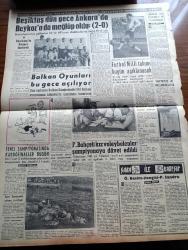 Vatan Gazetesi - 22 Eylül 1960 - Adliye Bakanı Amil Artus İle Özel Mülakat Yapan Başyazarımız Ahmet Emin Yalman Bildiriyor - Tahkikat Komisyonları Kaldırıldı - İsmet İnönü 1954'te Linç Edilecekti - Birleşmiş Milletler'de Fidel Castro İle Kruşçef Yan Yana - 6 7 Eylül Olaylarında 12 Sanık Tesbit Olundu - Alparslan Türkeş Memleketi Bahar Çağından Nükleer Çağına Çıkarmak Gayesindeyiz Dedi - Numan Esin Partilere Tamamen Tarafsısız Dedi - Münir Köseoğlu İnkılap Hırsız Bir İdareye Karşı Yapıldı - Milli Birlik Komitesi İktidarda Kalmayacaktır - Muzaffer Özdağ İskenderun'da - Fuat Köprülü Hakkında Delil Yok- Kaçaklar Kemal Bekir'in Romanı Yazı Dizisi - Kruşçev'e Bir Suikast Yapılacağı Ruslar Tarafından Dün açıklandı - Yüksek Adalet Divanı Yüksek Soruşturma Kurulunun Kuruluşları Vazife Ve Salahiyetleri - Prenses Paola Artık Gülecek - Kır Çiçeği Marion Yazan Jean Martet Yazı Dizisi - İki Resim Arasında 7 Farkı Bulun - Beşiktaş Ankara'da Beykoz'a Mağlup Oldu - Balkan Oyunları Bu Gece Açılıyor