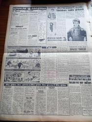 Vatan Gazetesi - 9 Ağustos 1958 - Ahmet Emin Yalman Köşe Yazısı - Macmillan Karamanlis'in İle Görüştü - Demokrat Parti Grubu Hükümetin İcraatını Dün Tasvip Etti - Kasım Gülek Dış Borçları CHP Ödeyecek Dedi - Sarraflar Basın Toplantısını Yaptı - Kahire Kuveyt İle Anlaştı - Tramvay Otobüse Zam Muhtemel - Basının Bir Hakkı Daha Kaldırıldı - Yeni Prim Sistemi Yazan Fasih İnal - Taş Devri Çizen Mıstık - Çakaralmaz Hafiye Çizen Eflatun Nuri - Kalpaklılar Samim Kocagöz'ün Romanı Yazı Dizisi - Paris'teki İstanbul'a Gelen Kız Lili Biardot -  Siyasi Hadiselerin Tarafsız Hikayesi Yazan Hilmi Yavuz - Oktay Akbal Köşe Yazısı - Emil Galip Sandalcı Köşe Yazısı - Darüşşafaka Sitesi -3,5 Yürekli Şerif Çizen OCKS - Dalgacı Mahmud Çizen Kim - Stiv Roper Çizen Saundes Ve Waggon - Bulmaca - Kamyon Faresi Şahabettin Fırat Dün Yakalandı - Adalet Fenerbahçe Stadında Çalıştı - Fenerbahçe İlk Deneme Maçını Yarın Yapıyor - Vefa Tam Kadro Ve Kurbanla Sezonu Açtı - Antrenör Dick Galatasaraya İlk İdmanını Yaptırdı