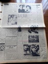 Vatan Gazetesi - 16 Ağustos 1958 - Yeni Ortadoğu Planı Yazanlar Ahmet Emin Yalman Köşe Yazısı - CHP'nin Cevabı Sert Olacak - İngiltere Yeni Kıbrıs Planını Tatbike Başladı - Eski Rus Başbakanı Nikolai Bulganin Sürüldü - Adnan Menderes Bakanlarla Görüştü - Kıbrıs Valisi Foot Doktor Fazıl Küçük ve Rauf Denktaş İle Görüştü - Takas Ve Kredili İthalat Kalkıyor - Türkiye Araplara Yardım Edecek - Kalpaklılar Samim Kocagöz'ün Romanı Yazı Dizisi - Büyükada Su Sıkıntısı Çekecek - Yakup Kadri Karaosmanoğlu Ve Bülent Ecevit İçin Takikat Açıldı - Oktay Akbal Köşe Yazısı - Emil Galip Sandalcı Köşe Yazısı - Denizcilik Bankası Heyeti Dün Londra'dan Yurda Döndü - Kalbimin Sahibi Yazan Nihal Yeğinobalı Yazı Dizisi - Burç Falı - Ev Kadın Moda - Avrupa Atletizm Şampiyonasının Hikayesi Yazan Cemal Saltık - Haftanın Maçı Fenerbahçe Karagümrük - 13 . İstanbul Enternasyonal Tenis Turnuvası - Öz Fatih Kulübü Kongresi - Türkiye Yüzme Birinciliği 4 Yeni Rekorlar Başladı - Rekor Kıran Yüzücü Semin Tengiz
