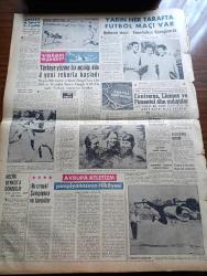 Vatan Gazetesi - 16 Ağustos 1958 - Yeni Ortadoğu Planı Yazanlar Ahmet Emin Yalman Köşe Yazısı - CHP'nin Cevabı Sert Olacak - İngiltere Yeni Kıbrıs Planını Tatbike Başladı - Eski Rus Başbakanı Nikolai Bulganin Sürüldü - Adnan Menderes Bakanlarla Görüştü - Kıbrıs Valisi Foot Doktor Fazıl Küçük ve Rauf Denktaş İle Görüştü - Takas Ve Kredili İthalat Kalkıyor - Türkiye Araplara Yardım Edecek - Kalpaklılar Samim Kocagöz'ün Romanı Yazı Dizisi - Büyükada Su Sıkıntısı Çekecek - Yakup Kadri Karaosmanoğlu Ve Bülent Ecevit İçin Takikat Açıldı - Oktay Akbal Köşe Yazısı - Emil Galip Sandalcı Köşe Yazısı - Denizcilik Bankası Heyeti Dün Londra'dan Yurda Döndü - Kalbimin Sahibi Yazan Nihal Yeğinobalı Yazı Dizisi - Burç Falı - Ev Kadın Moda - Avrupa Atletizm Şampiyonasının Hikayesi Yazan Cemal Saltık - Haftanın Maçı Fenerbahçe Karagümrük - 13 . İstanbul Enternasyonal Tenis Turnuvası - Öz Fatih Kulübü Kongresi - Türkiye Yüzme Birinciliği 4 Yeni Rekorlar Başladı - Rekor Kıran Yüzücü Semin Tengiz