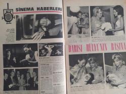 Pazar Haftalık Aktüalite Sinema Tiyatro Müzik ve Magazin Dergisi - 11 Eylül 1965 - Sayı:468 - Lena Von Martens - Genç Kız Kalbi ve Boncuk Çizgi Romanı - Sophia Loren - George Ardisson - Sinema Haberleri - Hülya Koçyiğit trafik kazasında can verdi - Tijen Par - Ahmet Mekin - Ayfer Koray - Tuncel Kurtiz - Cavit Yörüklü - Nusret İkbal - Filiz Akın ve Türker İnanoğlu'nun çocukları oldu - Gençliğe VEda - Yıldırım Gürses - Esin Gülsoy - Mine Soley - Avni Dilligil - Meral Sayın - Doktor Kilder ve Kırık Kalp çizgi romanları - Ebediyen Beraberiz fotoromanı - Hanımlar Sizin İçin - Zeynep Berk - Güzelliğiniz için her gün bir kaç dakika - Kadın ve pantolon - Aşk Rüyası romanı - Belgin Doruk ''Erkek'' oldu - Göklerdeki aşk - Son kuşlar - Hasbi Tembeler Çizgi Romanı - Bu haftaki yıldızınız fotoğraf ve haberi - Tam Takım Dergi