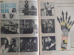 Pazar Haftalık Aktüalite Sinema Tiyatro Müzik ve Magazin Dergisi - 11 Eylül 1965 - Sayı:468 - Lena Von Martens - Genç Kız Kalbi ve Boncuk Çizgi Romanı - Sophia Loren - George Ardisson - Sinema Haberleri - Hülya Koçyiğit trafik kazasında can verdi - Tijen Par - Ahmet Mekin - Ayfer Koray - Tuncel Kurtiz - Cavit Yörüklü - Nusret İkbal - Filiz Akın ve Türker İnanoğlu'nun çocukları oldu - Gençliğe VEda - Yıldırım Gürses - Esin Gülsoy - Mine Soley - Avni Dilligil - Meral Sayın - Doktor Kilder ve Kırık Kalp çizgi romanları - Ebediyen Beraberiz fotoromanı - Hanımlar Sizin İçin - Zeynep Berk - Güzelliğiniz için her gün bir kaç dakika - Kadın ve pantolon - Aşk Rüyası romanı - Belgin Doruk ''Erkek'' oldu - Göklerdeki aşk - Son kuşlar - Hasbi Tembeler Çizgi Romanı - Bu haftaki yıldızınız fotoğraf ve haberi - Tam Takım Dergi
