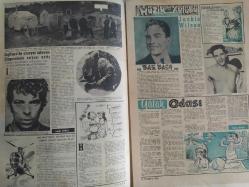 Pazar Haftalık Aktüalite Sinema Tiyatro Müzik ve Magazin Dergisi - 31 Temmuz 1960 - Sayı:201 - Şundan bundan - Bilmece bulmaca eğlence - Eski evliler - Kibar Hırsız ve Köstebek Hüsnü çizgi romanları - İngiltere'de cinayet işleyen Çingenelerin sayısı arttı - Jackie Wilson - Sevdiğiniz şarkılar - Yatak Odası - Otostopla devri alem - Dünyanın en büyük minyatürü Golf Kulübü  - Yaşanmış hikayeler - Tehlikeli Hamule - Genç Kız Kalbi ve Uçan Adam Çizgi Romanları - Son Moda Plaj Kıyafetleri - Kadınlarla BAşbaşa - Hayat Hilebazları - Silvananın Aşkları - Fransız sinemasında son dişi kedi: Pascal Petit - 24 Çehreli Kız - Honoluluda Aşk - Evlerin iç tezyinatı değişiyor - Singapurlu Dansöz - Marius'un köpeği - Arpacık - Yılın Ziyafeti - Piyale yiyen gol yemek makarna reklamı - Fıkraları ile Portreler - Kumsalda - Nüveyre Gültekin - Jean Simmons - Stewart Granger'den ayrılıyor - Çılgın Aşıklar - 40 yıllık erkek, Komple kadın oldu -  Yenilmez Yumruk Ben Bolt Çizgi Romanı - Tam Takım Dergi
