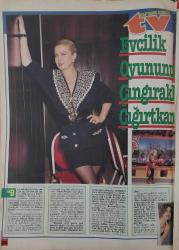 SABAH GAZETESİ-YENİ-TV GUİDE DERGİSİ-MODERN TV DERGİSİ-30 EKİM-5 KASIM-SAYI:41-1993-KAPAK-FOTOĞRAF-RÖPORTAJ-DAKIKASI DAKIKASINA TELEVIZYON PROGRAMLARI-HANGİ KANALDA HANGİ FİLMLER VAR-SİNEMA,MÜZİK ARKASI YARIN HABERLERI-EVCİLİK OYUNUNUN ÇINGIRAKLI ÇIĞIRTKANI-FÜSUN ÖNAL-SAVAŞ OTOBÜSÜ-DOKTOR CİVANIM-ANİ VURUŞ-SOKAKTAN GELEN KADIN-BANU ALKAN-GECEYARISI SAVAŞÇISI-DOKTOR CİVANIM-GRİNİN  TONLARI-BİZ AYRILAMAYIZ-GENÇ EISTEIN
